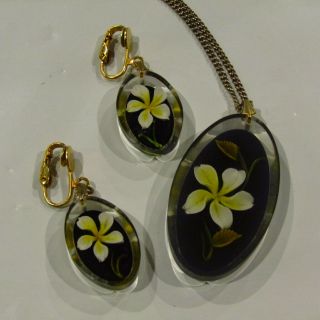 Vintage Necklace Earrings Set Lucite Pressed Daisy Flower Inlay