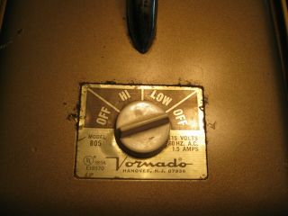 Vintage Vornado Small Box Fan Electric Model 805 Color Gold Pre - owned 7