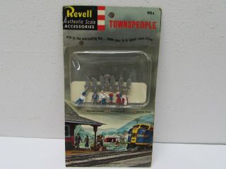 Vintage 1957 - 63 H.  O.  Scale " Towns People " On Card - - Never Opened