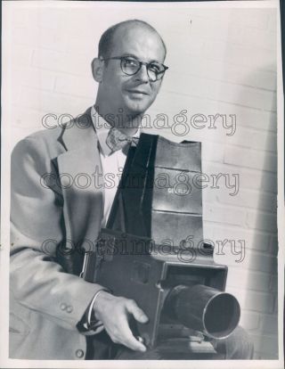 1953 Well Dressed Man With Vintage Graflex Camera Press Photo