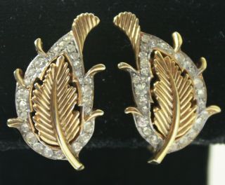 Vintage CROWN TRIFARI Signed Clear Rhinestone Gold Tone Leaf Earrings Clip - on 4
