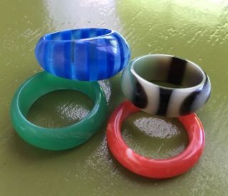 Vintage (4) Plastic Rings - Various Colors And Styles Stripes Marbled Exc Cond