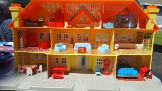 VINTAGE 1988 MATCHBOX OH JENNY House play set complete with furniture and dolls 2