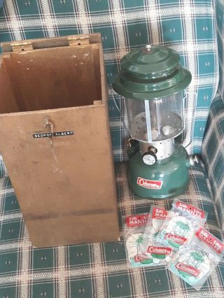 Vintage 1969 Coleman 220f Double Mantle Lantern With Wood Box Extra Mantles