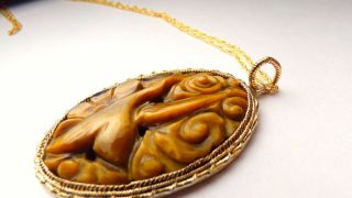 VTG LRG HAND CARVED TIGER ' S EYE STONE WHOOPING CRANE 14K YEL G.  F.  NECKLACE 20 