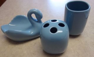 Vtg 3 - Pc Ceramic Blue Swan Bathroom Set Soap Dish Cup 4 Toothbrush Holder