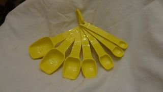 Vintage Tupperware Yellow 7 Measuring Spoons & Ring Complete Set