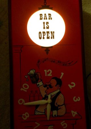 Vintage Spartus BAR IS OPEN Bartender w Mug Wall Clock Beer Sign Motion Light 4