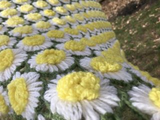 VTG Afghan Floral Daisy Medallion MCM Green Yellow White VGUC 54 