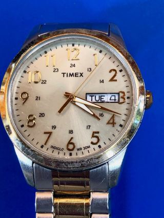 Vintage two tone band Timex classic Men ' s? day / date watch - well 2