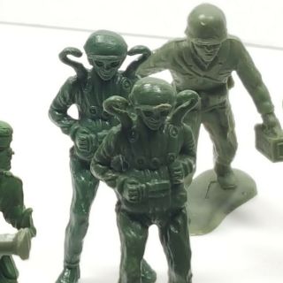 Vintage Plastic Army Figures Green 20,