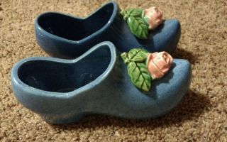 Vintage Mccoy Pottery Dutch Shoes In Copenhagen Blue With Pink Rose Chic