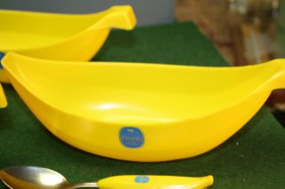 4 vintage Chiquita Banana Split bowls with spoons 4
