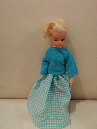 Vintage Blonde Sindy 2 Gen 1077 33055x Fashion Doll Poseable 11 " Melt Marks Tlc