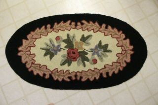Vintage Oval Virgin Wool Hooked Floral Leaf Motif Rug 2 