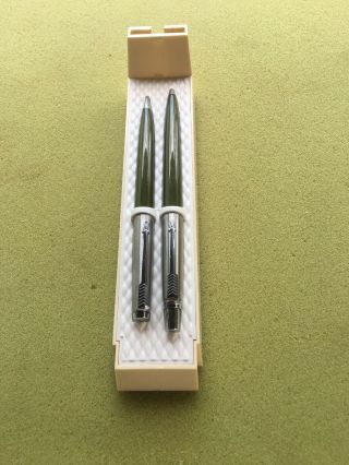 Vintage Parker Pen And Mechanical Pencil Set Point Of Display??