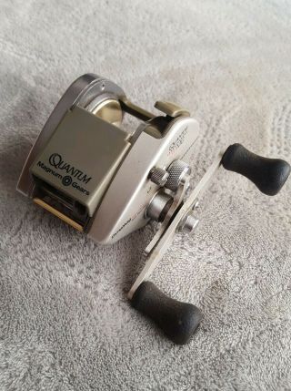 Vintage 1984 Quantum 1311 Mg Dynamag Left Handed Bass Fishing Baitcaster Reel