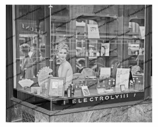 1930s Era Vintage Photo - Store Front - Beauty Shop - Mannequin - Electrolysis - 8x10 In