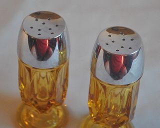 Vintage 1970s Anchor Hocking Amber Fairfield Footed Salt and Pepper Shakers 4