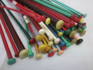 26 Pairs Of Vintage Coloured Button Top Knitting Needles Plus Aero Gauge