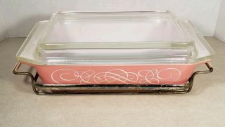 Vintage Pyrex Casserole 2 Qt Pink Scroll Dish w/ Metal Stand and Lid 2