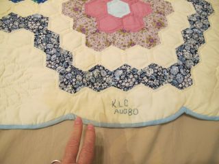 Vtg Hand Pieced & Quilted Grandma ' s Flower Garden Patchwork Quilt 100x 77 