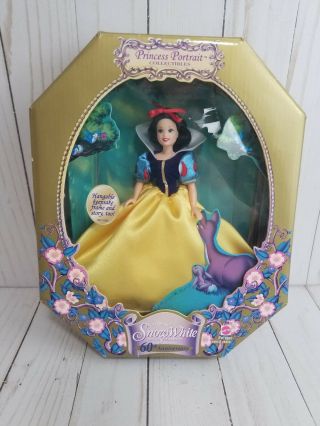 Disneys Snow White Doll Princess Portrait Collectibles 1997 60th Anniversary