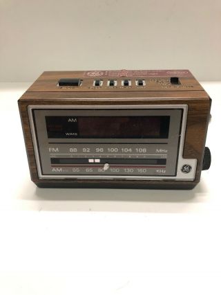 Vintage Ge 7 - 4601a Faux Wood Grain Alarm Clock Radio Am/fm