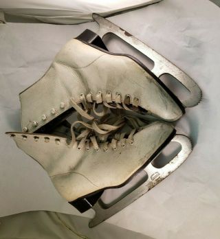 Vintage Daoust Womens Ice Skates