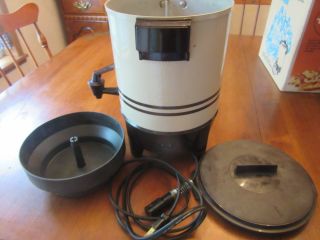 Vintage (1979) West Bend Party Perk Coffee Maker 58122 Almond 12 To 22 Cup Vgc