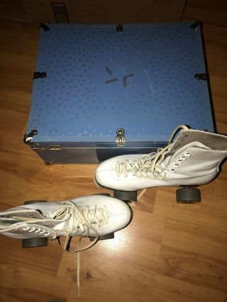 Vintage - - White Roller Skates With Carrying Case And Tool Ladies B49