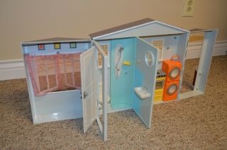 2005 Barbie Totally Real Folding Doll House Sounds Kitchen Washer Dryer
