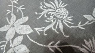 Vtg.  Madeira Embroidery Organdy Tablecloth 42 ",  6 Napkins Linen,  Spider Mums