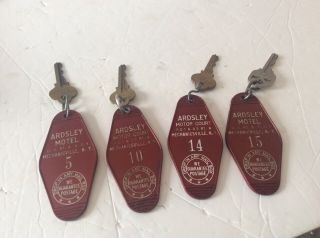 Four Vintage Motel Room Key Fobs With Keys - Ardsley Motor Court Motel - Mech,  Ny