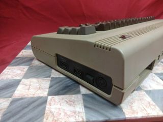 Vintage COMMODORE 64 Computer Powers On Missing Key 4
