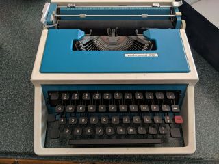 Vintage Underwood 315 Typewriter With Case