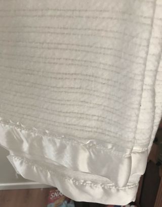 Vintage White Acrylic Thermal Woven Blanket Binding Twin Size