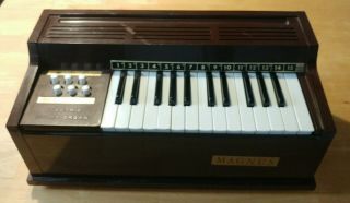 Vintage Magnus Model 300 Electric Chord Organ 25 Key Tabletop 2