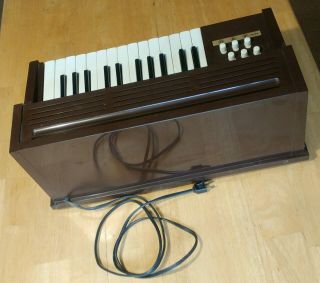 Vintage Magnus Model 300 Electric Chord Organ 25 Key Tabletop 3