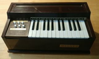 Vintage Magnus Model 300 Electric Chord Organ 25 Key Tabletop 4