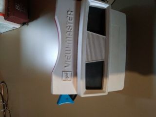 Vintage GAF View - Master Viewer,  Red and White with Blue Lever,  One disk 3