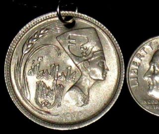Vintage Silver Tone Egypt Egyptian Queen Nefertiti Coin Pendant Necklace