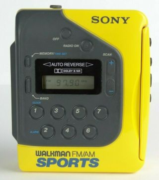 Vintage Sony Sports Walkman Wm - F2078 Fm/am Radio Cassette W/ Belt Clip -