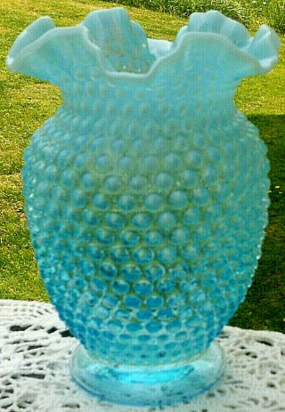 Large Vintage Fenton Opalescent Blue Hobnail Large Vase Mcm 8.  5 " Tall
