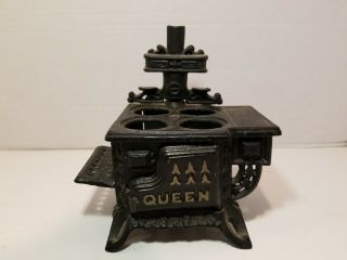 Vintage Miniature Queen Cast Iron Stove Salesman Sample/toy