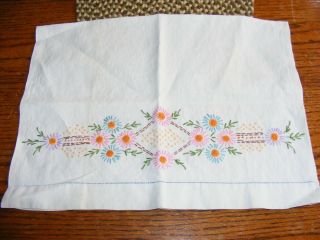 Vintage Hand Embroidered Doily Dresser/table Scarf 17 X 26 "