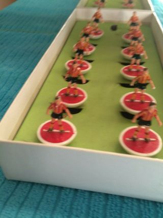 Vintage Subbuteo HW Team Painted Red Stripes On Yellow Black Shorts VGC 5