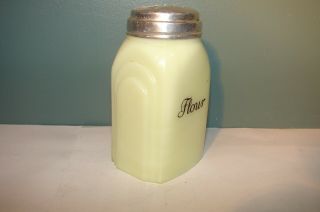 Vintage McKee Custard Flour Shaker Roman Arch Ex.  Cond.  4 - 1/4 