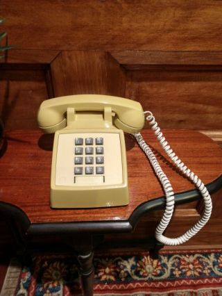 Vintage Bell System Western Electric Push Button Desk Telephone (1983,  Cord)