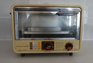 Retro Vintage Kitchen Master Toaster Oven,  Made In Japan,  Well